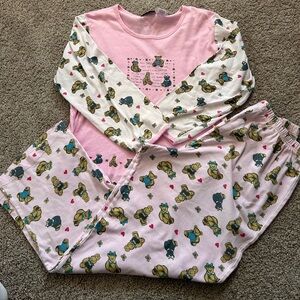 Bees & Eyes Women’s Two Piece PJ Set w Bears & Bunnies Long Sleeves 

Size L